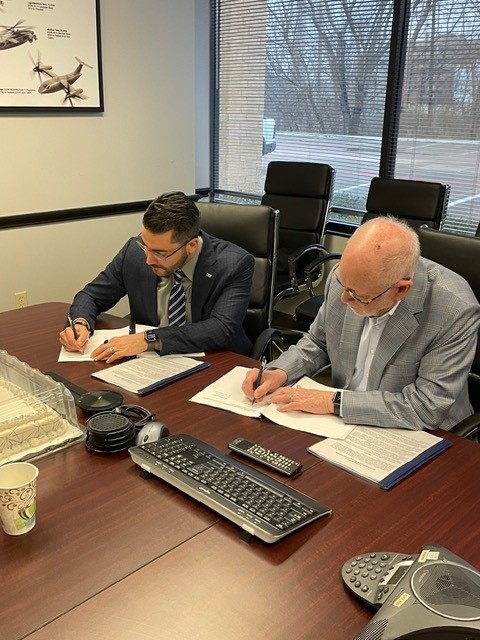 Dan Cardiello, Managing Director Xiphos Partners and Don Taylor, AVX CFO sign the "FleetSpace powered by METIS" Teaming Agreement!